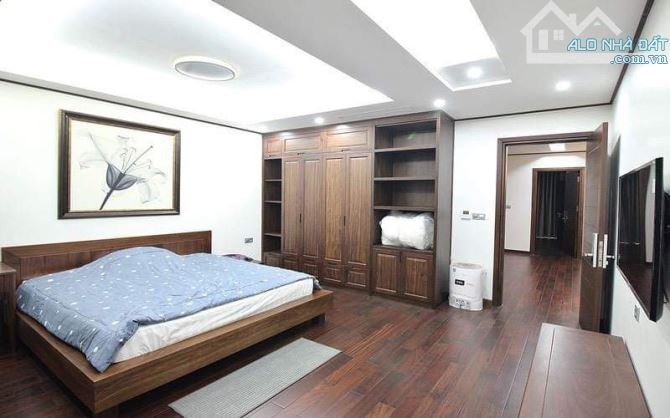 Bán nhà phố Hoàng Quốc Việt 7 tầng thang máy 2 mặt tiền 60m2 MT 5m giá 25 tỷ
