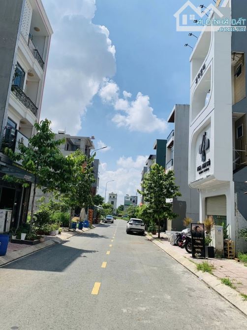💥🏠 CẠNH THỦ ĐỨC -NHÀ 3 TẦNG - KHU DÂN CƯ KHÉP KÍN - DT 65 M2 - CHỈ  4.8 TỶ TL.