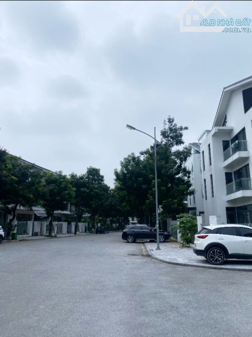 Bán biệt thự An Vượng lô góc, view vườn hoa, giáp Aeon, 228m 4 tầng giá 51.5 tỷ