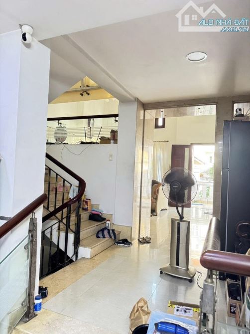 Bán Biệt Thự Gốc 2 MT - 227.5M- 12m X 20.09m- 1 Hầm 1Trệt 1 Lững 2 Lầu - 4PN -5WC -F4 Q8 - 10