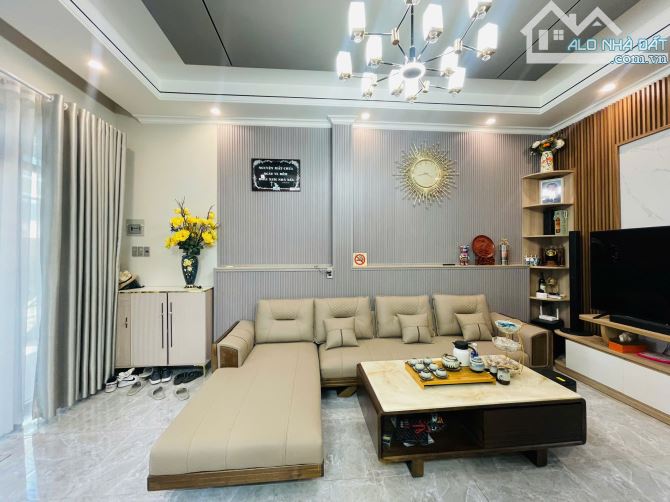 🏡Hàng hiếm Bán nhà tâm huyết hẽm ô tô, Dt : 90m2  đường Hùng Vương,p10,phường Lâm Viên - 10