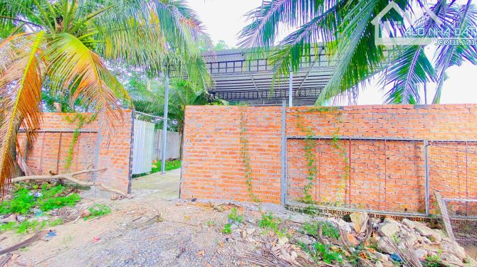 Cho thuê 630 m2 kho và sân đường Nguyễn Văn Linh 15 triệu - 10