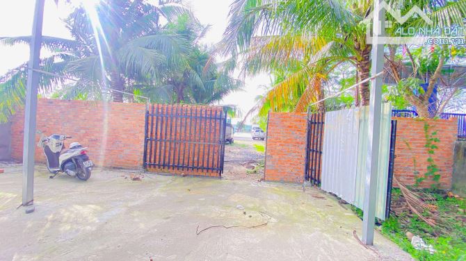 Cho thuê 630 m2 kho và sân đường Nguyễn Văn Linh 15 triệu - 11