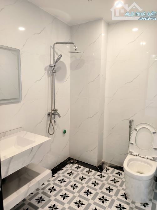 Thạch bàn  - long biên  - 42M2 - 5Tầng -  tổng sử dụng 72m  - Xây Độc lập - ngõ nông - 1