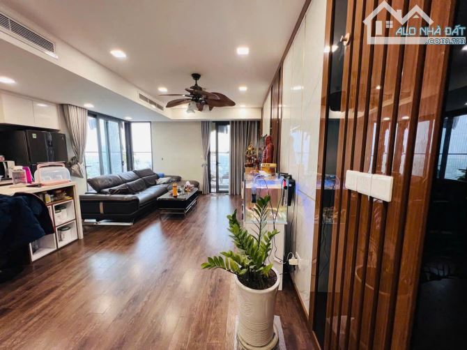BÁn Căn Hộ N05 Hoàng Đạo Thúy DT 159m 3PN Full NT Tầng Trung SĐCC Giá 85tr/m hướng ĐN - 1
