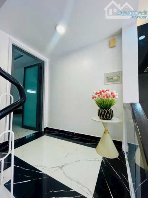 🏡 NHÀ ĐẸP GẦN QUẬN 7 – 1 TRỆT LỬNG 2 LẦU SÂN THƯỢNG – SỔ RIÊNG – HẺM XE HƠI - 1