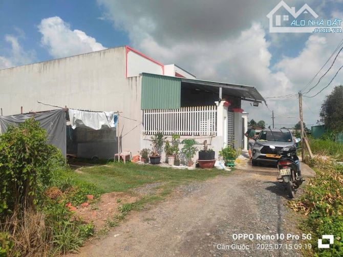 Nhà Cấp 4 Xây Kiên Cố 4 x 25m Đường Xe Hơi Full Nội Thất Sẵn. Sổ Hồng Riêng Thể hiện đường - 1