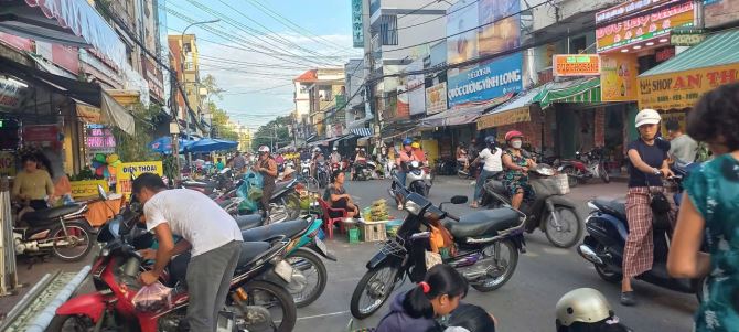 Nhà mặt tiền đường 1/5 thành phố Vĩnh Long ngay trong chợ - 1
