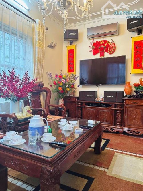SIÊU PHẨM GẦN PHỐ TRẦN CUNG – NHÀ ĐẸP – NGÕ NÔNG 2 NHÀ RA PHỐ – Ô TÔ ĐỖ CỬA - NHỈNH 9 TỶ - 1