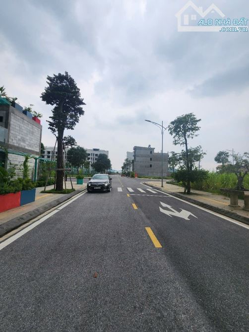 Cần Bán Dự Án AMDI Việt Đoàn.Tiên Du, Bắc Ninh dãy LK3 và lk12 nhìn bể bơi siêu đẹp - 1