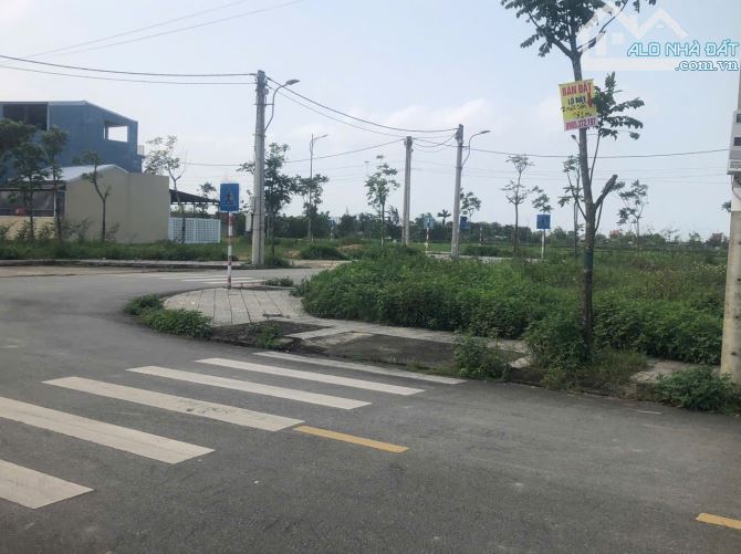 Lô góc 2 măt tiền view công viên KQH Hoàng Quốc Việt Sau Lưng Toàn Án Gần đường Tố Hữu - 1