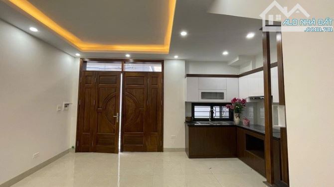 ĐÀM QUANG TRUNG LONG BIÊN 5 TẦNG - ĐỐI DIỆN AEON MAL - HƠN 7 TỶ Ô TÔ ĐỖ CỬA - 1