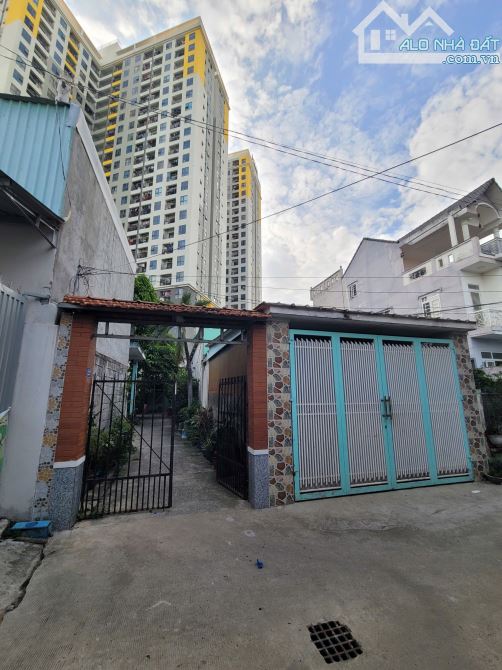 đất 84,5m2 3ty650 TL 2MT trước sau tặng nhà cấp 4 ngay làng đại học p.Đông Hòa - 1