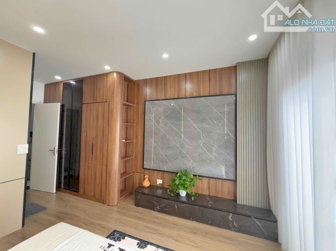 🏡 BÁN NHÀ NGUYỄN VĂN CỪ – 7 TẦNG - THANG MÁY – OTO TẬN CỬA - NGÕ THÔNG RỘNG - 1