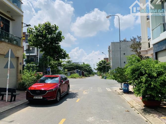 💥🏠 CẠNH THỦ ĐỨC -NHÀ 3 TẦNG - KHU DÂN CƯ KHÉP KÍN - DT 65 M2 - CHỈ  4.8 TỶ TL. - 1