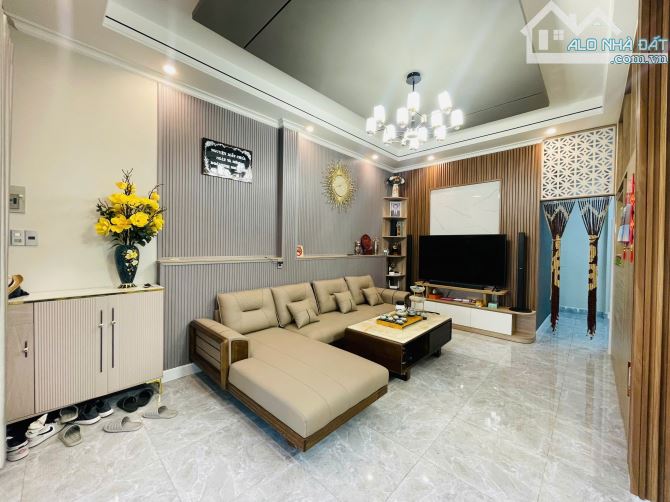 🏡Hàng hiếm Bán nhà tâm huyết hẽm ô tô, Dt : 90m2  đường Hùng Vương,p10,phường Lâm Viên - 12