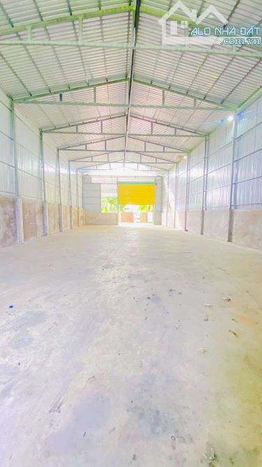 Cho thuê 630 m2 kho và sân đường Nguyễn Văn Linh 15 triệu - 13
