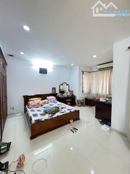 Bán Biệt Thự Gốc 2 MT - 227.5M- 12m X 20.09m- 1 Hầm 1Trệt 1 Lững 2 Lầu - 4PN -5WC -F4 Q8 - 19