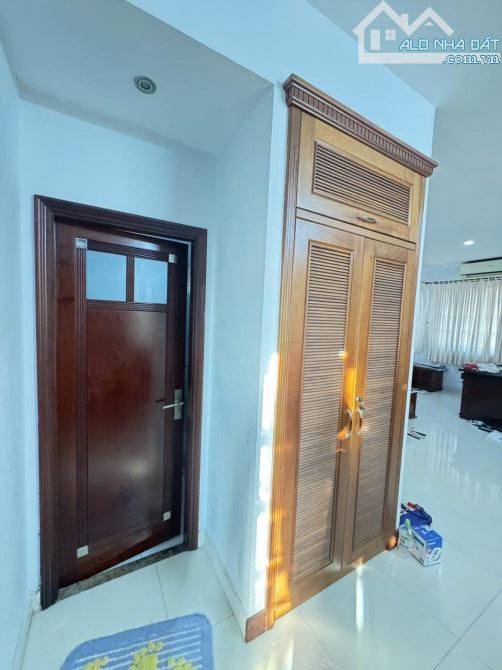 Bán Biệt Thự Gốc 2 MT - 227.5M- 12m X 20.09m- 1 Hầm 1Trệt 1 Lững 2 Lầu - 4PN -5WC -F4 Q8 - 20