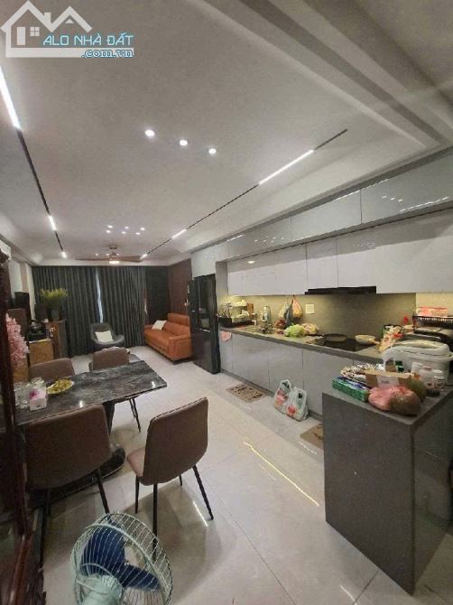 Bán nhà mặt phố Nguyễn Văn Cừ 7 tầng thang máy phun nội thất - 1