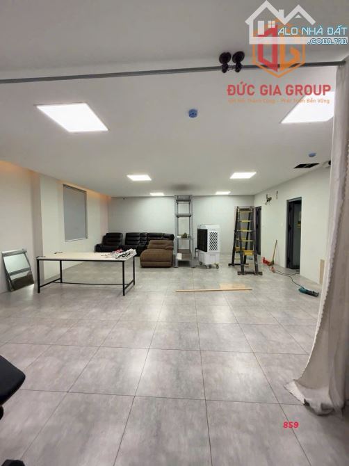 Bán tòa nhà 5 lầu ( 255m2 )đường Đồng Khởi vào 100m giá chỉ 19 tỷ - 2