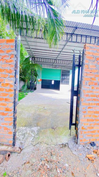 Cho thuê 630 m2 kho và sân đường Nguyễn Văn Linh 15 triệu - 2