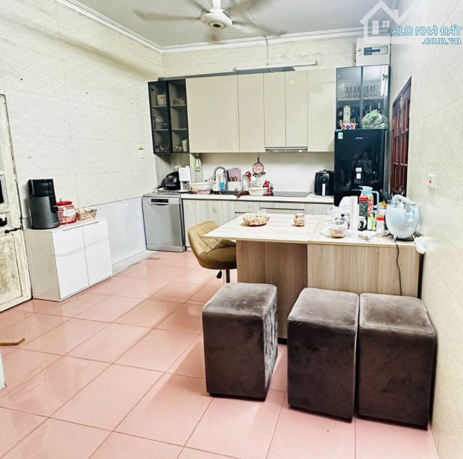 SIÊU PHẨM GẦN PHỐ TRẦN CUNG – NHÀ ĐẸP – NGÕ NÔNG 2 NHÀ RA PHỐ – Ô TÔ ĐỖ CỬA - NHỈNH 9 TỶ - 2