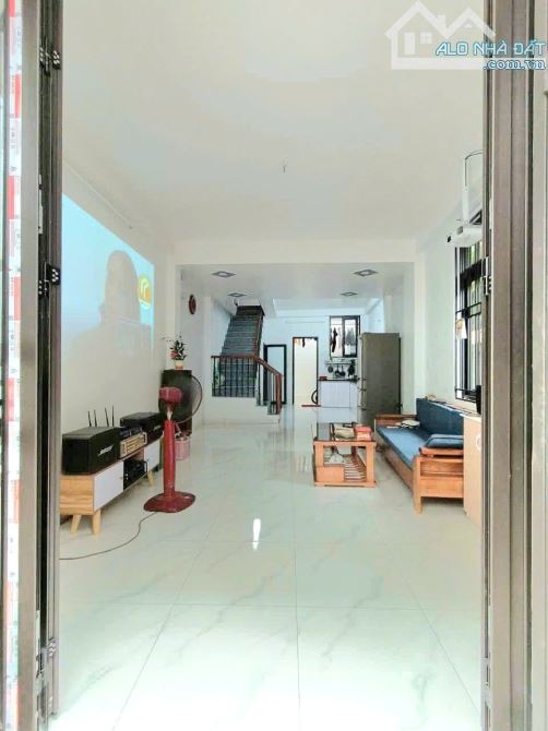 SIÊU PHẨM NHÀ 3 TẦNG LÔ GÓC 3 MẶT THOÁNG – GIÁ RẺ GIẬT MÌNH  CHỈ 3,2 TỶ - 2