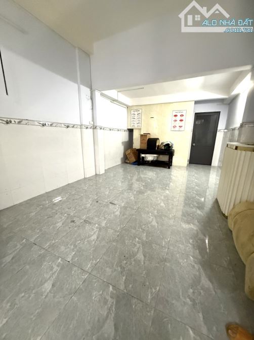 Bán gấp giá rẻ Nhà MTNB đường Lạc Long Quân Phường 5 Quận 11 DT 4mx17m 3 Tầng chỉ 8.5 Tỷ - 2