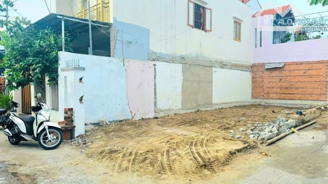 Bán lô đất 2 mặt tiền sát khu đô thị VCN Phước Long 1. Giá 3 tỷ 600 triệu - 2
