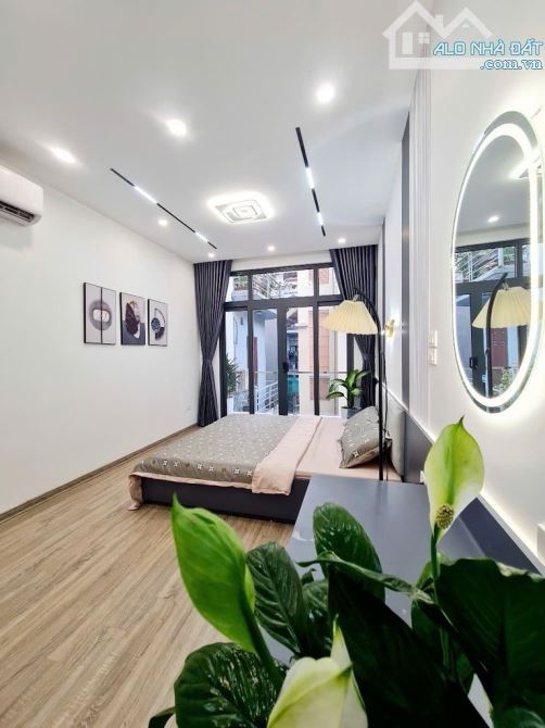 CỰC GẦN PHỐ - TẶNG NỘI THẤT - TT BA ĐÌNH - NGÕ RỘNG - 9.25 TỶ - 2