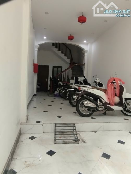 💥 Bán nhà dòng tiền 68 Cầu Giấy, CCMN 9 phòng, 1 nhà ra ngõ ô tô, 46m - 12,5 tỷ - 2