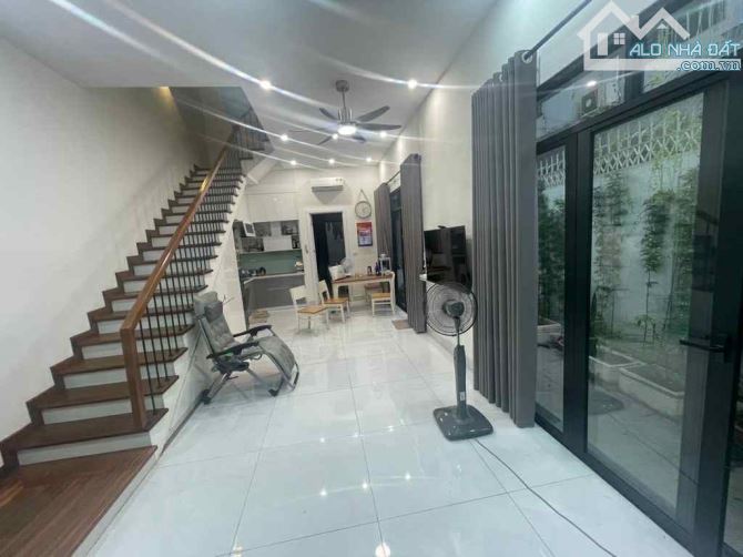 BÁN BIỆT THỰ THẠCH BÀN  LÔ GÓC - KINH DOANH  - 104m2,Gía 18 tỷ - 2