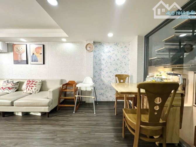 Bán gấp - hxh tránh - gần sân bay - 56m2 ( 4x14m) - 2 tầng - a4 - chủ thiện chí - 8.48 tỷ - 2