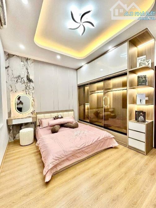 Phạm Văn Đồng -40M x 4 Tầng - Nhỉnh 8 Tỷ - Ô Tô cách 50m - 2