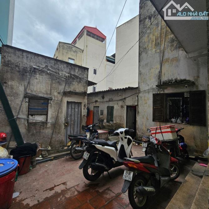BÁN ĐẤT PHẠM VĂN ĐỒNG ĐẦU TƯ 195M2 MT10M - XÂY CCMN - 20M RA MP NGUYỄN KHẢ TRẠC - 2
