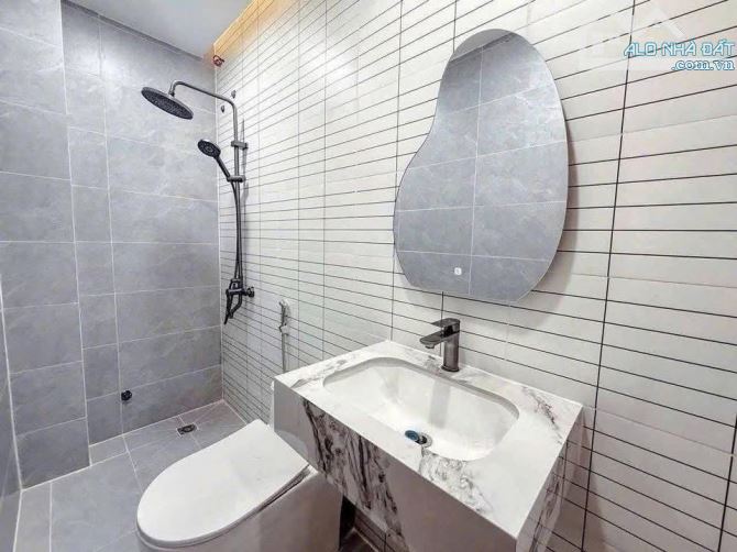 LẠC LONG QUÂN -36M x 5 TẦNG - NHỈNH 8 Tỷ - Nhà Đẹp Dân Xây - Ô Tô Đỗ Gần - 3