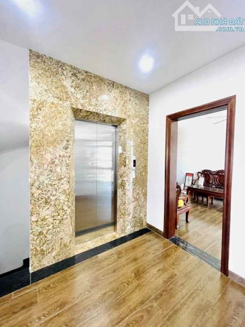 bán nhà lô góc mặt phố Long Biên, 100m x 7 tầng, mặt tiền 5.8m, view hồ, ôtô tránh, kinh - 3