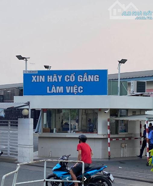 CẦN BÁN GẤP CĂN NHÀ MẶT TIỀN 5,7M LÝ THƯỜNG KIỆT CÁCH VINCOM DĨ AN 500M. NHÀ PHỐ DĨ AN - 3