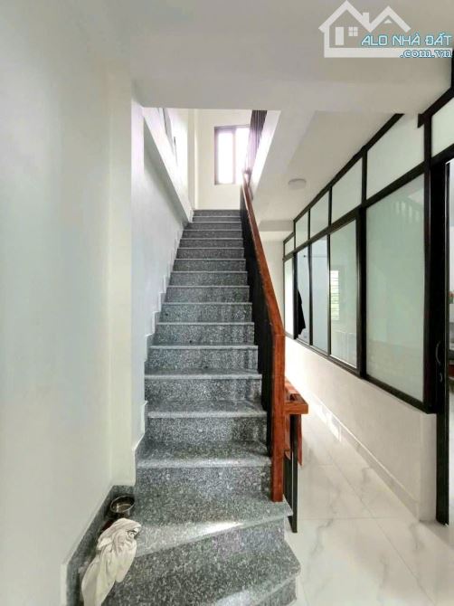 SIÊU PHẨM NHÀ 3 TẦNG LÔ GÓC 3 MẶT THOÁNG – GIÁ RẺ GIẬT MÌNH  CHỈ 3,2 TỶ - 3