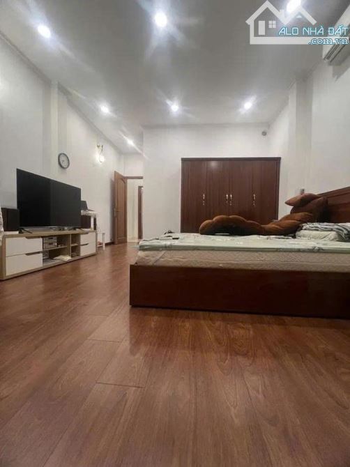 Bán nhà Trần Hưng Đạo Q1 – Hẻm xe hơi 3 tầng, 51m2, full nội thất, 19 tỷ - 3