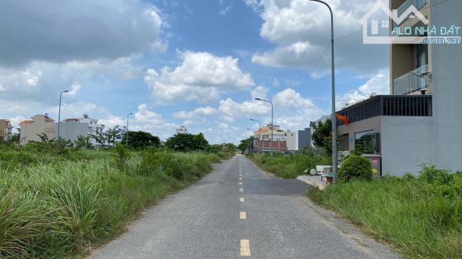 Bán đất TM. Lợi kdc Phú Nhuận 2 mặt đường Lâm Quang Ky Quận 2 cũ (138m2) 262 tr/m2 - 3