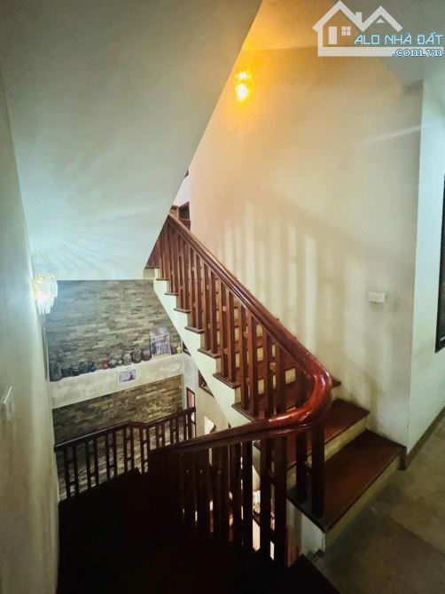 Bán nhà ngõ thông Hoàng Cầu Đống Đa 62m 5T Gara 7 chỗ ở sướng hơn 19 tỷ - 2