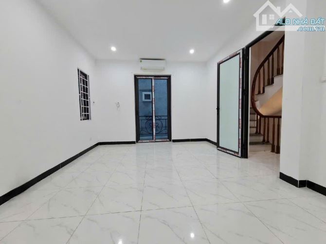 Bán nhà Tả Thanh Oai - Thanh Trì , nhà mới ở ngay - 30m2 - 5 tầng - giá hơn 4 tỷ - 4