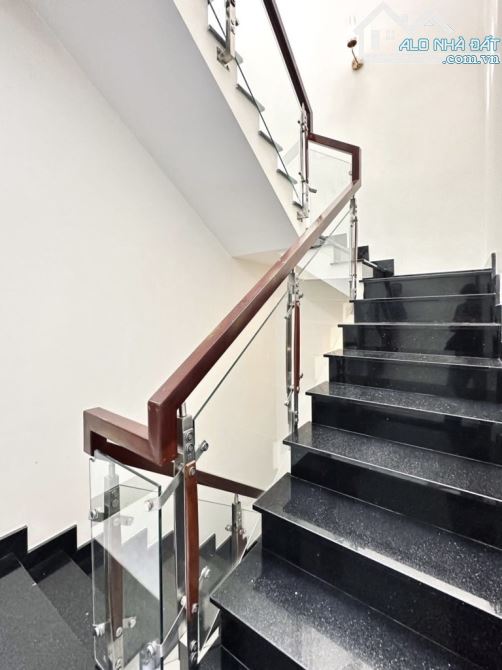 Nhà 5 Tầng Đẹp - DT 4.3x15 - Liền Kề Q1 - Ngay Đại Học Hồng Bàng - 4