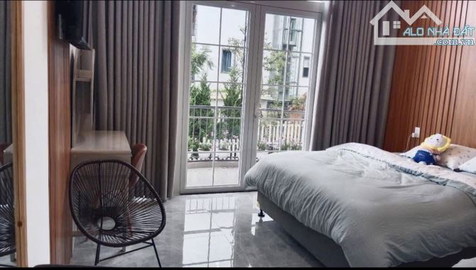 Bán Villa sân vườn nội thất hiện đại , 4PN, 200m2 trung tâm P.11 Đà Lạt Giá 11.5 tỷ. - 4