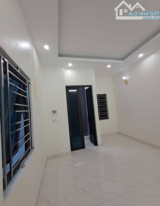 Bán nhà 3 tầng ngõ Văn Cao  giá hợp lý - 4
