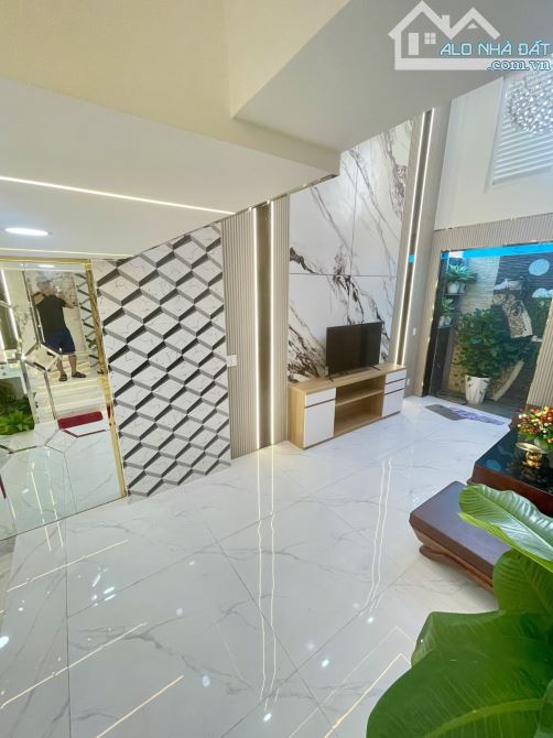 SIÊU PHẨM 6 TẦNG ĐẸP NHƯ TRANH - 64m2 (4×16) HXH TRÁNH - 8.79 TỶ - 4