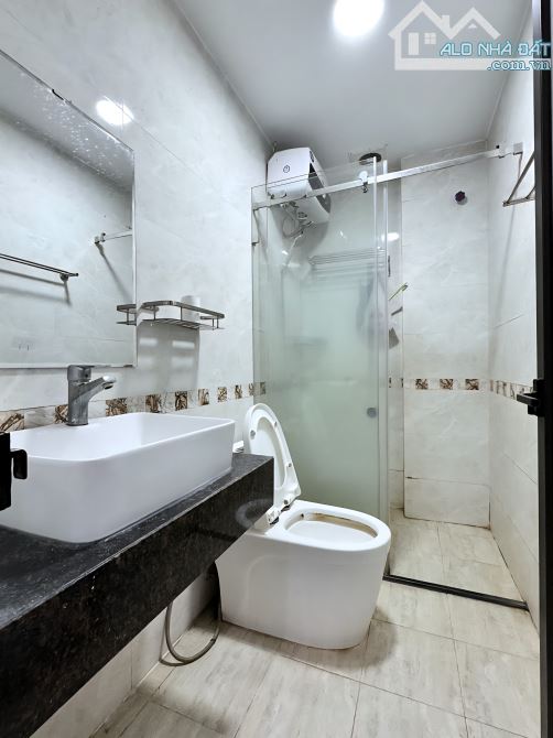 NHÀ MẶT PHỐ TT VĂN QUÁN- 5 TẦNG - KINH DOANH - Ô TÔ TRÁNH TRƯỚC NHÀ - 4
