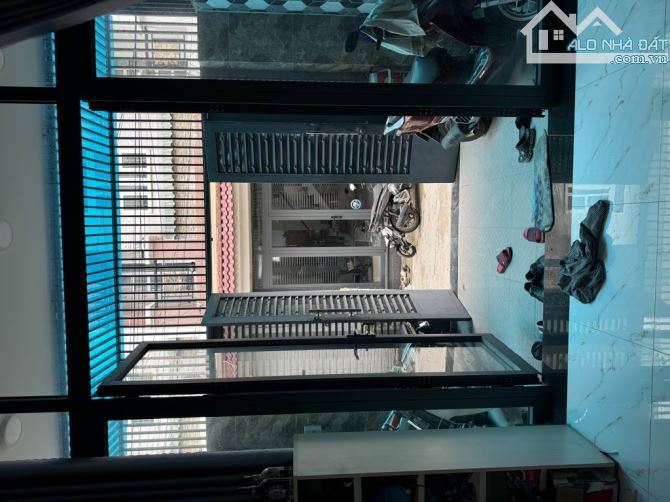 “BÁN NHÀ MỚI ĐẸP HBP BA TẦNG- HẺM XE HƠI 60M VUÔNG-4PN,4WC- N.H.Ỉ.N.G 6 T.Ỷ” - 4